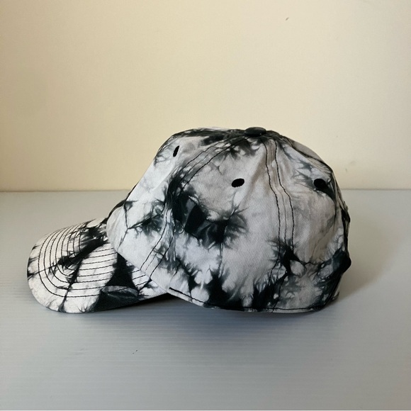 Adidas Originals Relaxed Tie-Dye Strapback hat in a black and white colorway - Picture 4 of 8